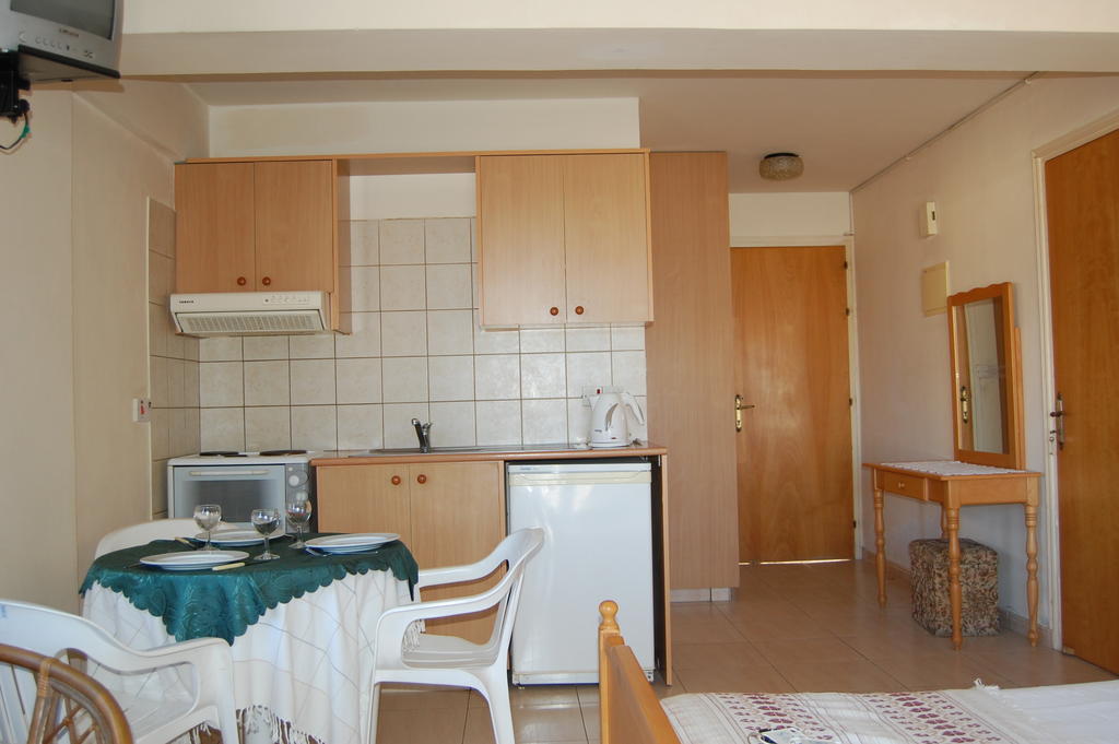 Nicos & Olympia Apartments Polis Quarto foto
